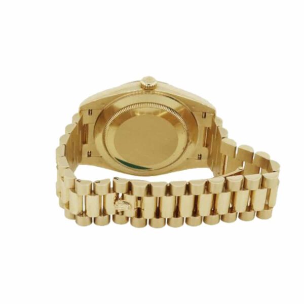 rolex-day-date-228238-yellow-gold-silver-diagonal-dial-replica.jpg Rolex Diogonal Silver Replica