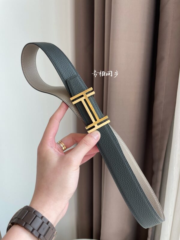 Hermes-H AU CARRE BELT BUCKLE & REVERSIBLE LEATHER STRAP