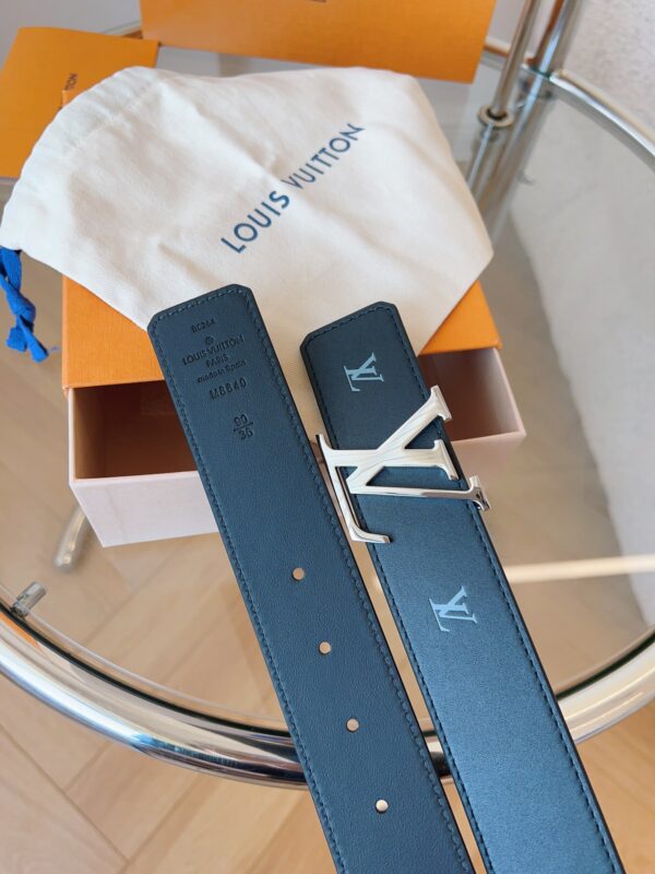Replica Louis Vuitton calfskin leather belt