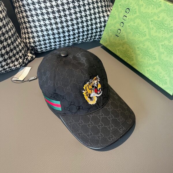 Gucci Tiger Head Embroidered Baseball Cap