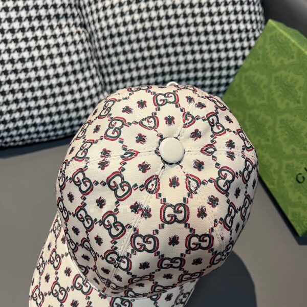 13407412291095774 Gucci Insect Print Baseball Cap