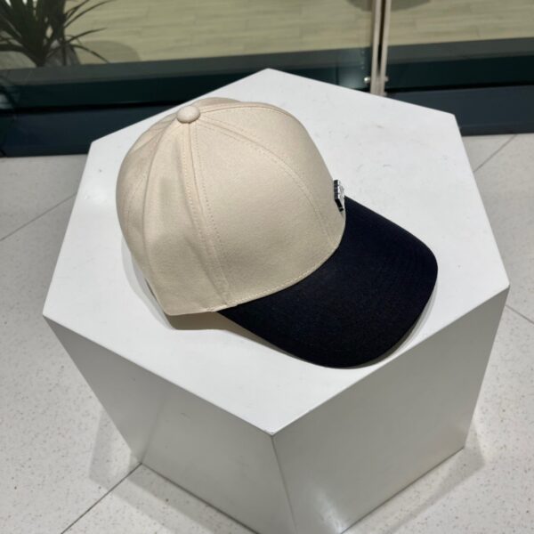 13408000835264665 Dior Minimalist Color-Blocked Baseball Cap
